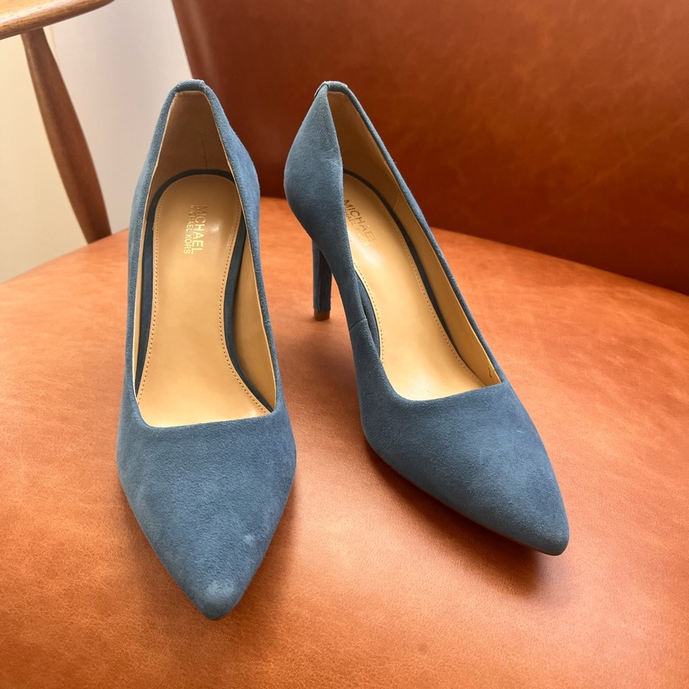 💙 Gorgeous Blue Pumps 💙 Size 7 Micheal Kors Shoes